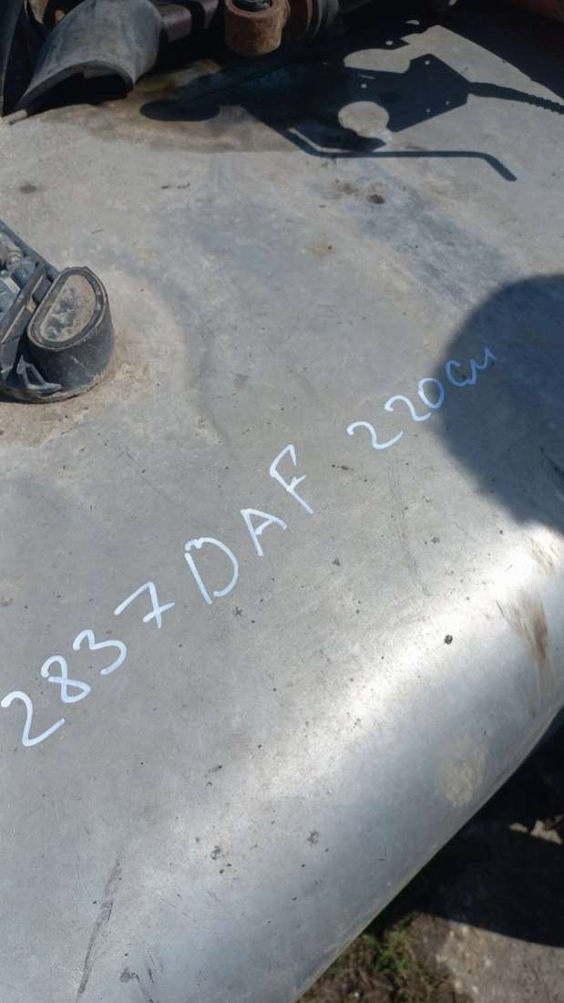 Топливные баки даф 95. Бак топливный на даф 95xf380. Баки даф 95. Топливный бак на даф 95. Баки даф 95.