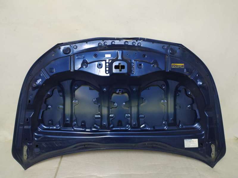 Газовый упор на карот тойоты авенсис. Toyota avensis капот. Тойота авенсис капот 2010. Toyota avensis капот. Дефлектор капота авенсис т250.